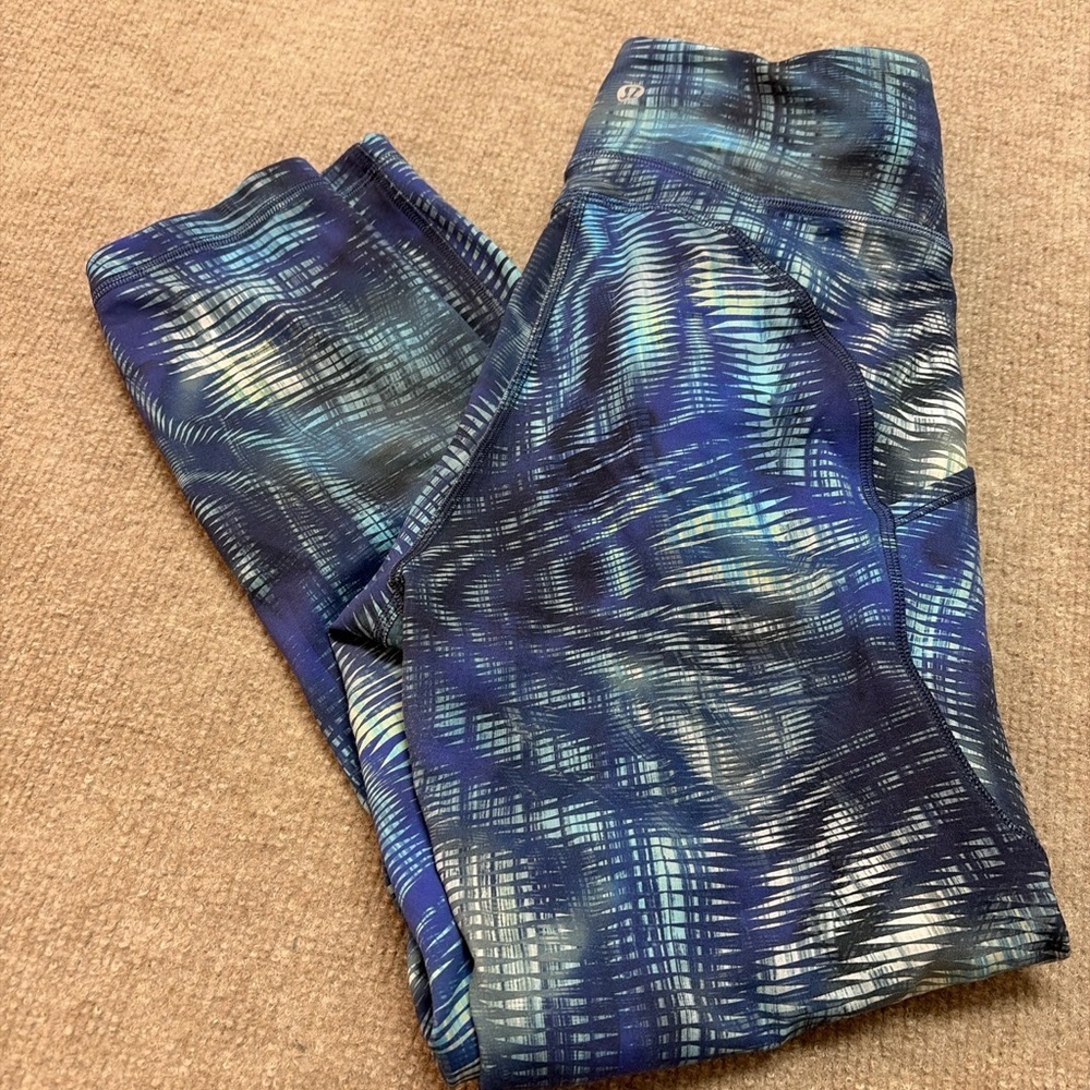 Lululemon High Rise Running Crop Leggings – Blue Abstract Print – Women’s 8 0448 - Picture 7 of 7